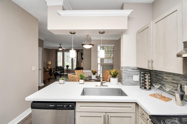 Building Photo - 3225 Woodland Park Dr