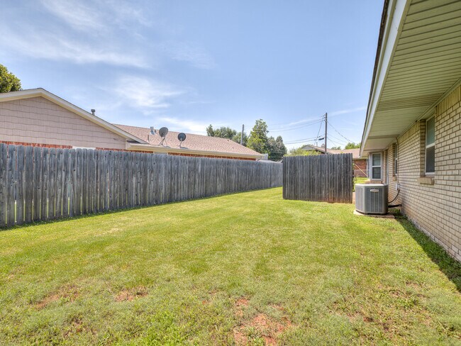 Building Photo - 6721 St Mary's Cir