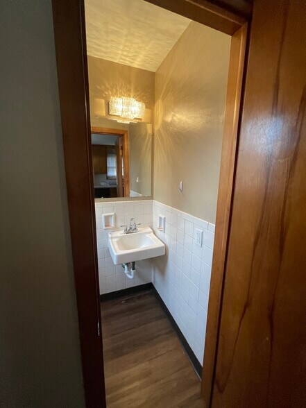 Downstairs bathroom - 8451 Pleasantwood Ave NW
