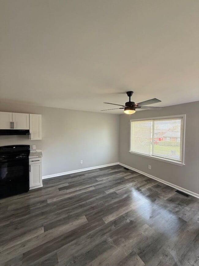 Building Photo - *JULY SPECIAL* Reduced Rent! Fully Renovat...