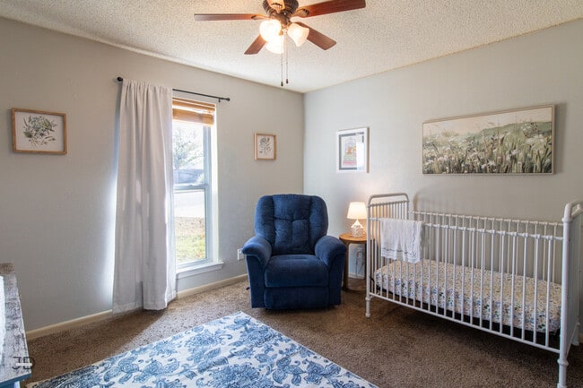 Building Photo - 5604 Greentree Ave