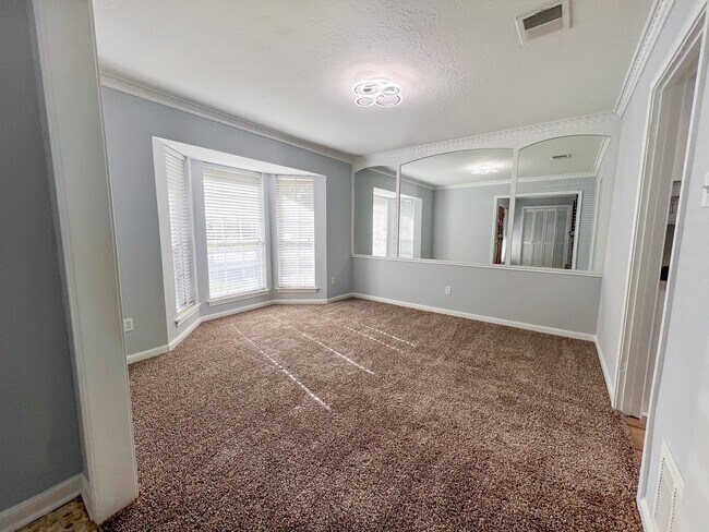 Building Photo - 9206 Sharpview Dr