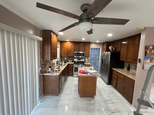 Building Photo - 13250 Sundance Cir