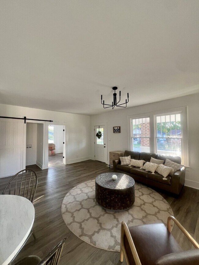 Building Photo - Charming 4-Bedroom Home for Rent/Sale