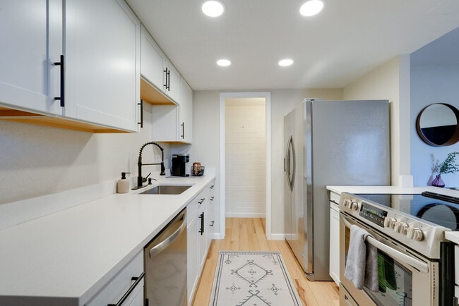 Building Photo - 7913 E Keim Dr