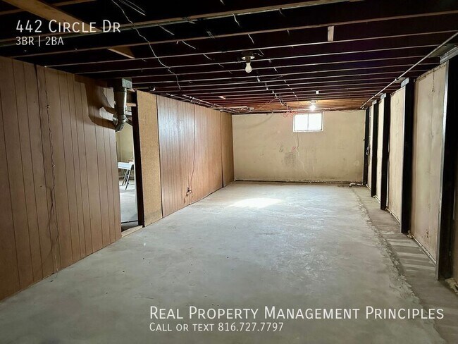 Building Photo - 442 Circle Dr