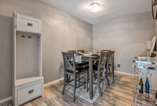 Building Photo - 197 Robertson Way