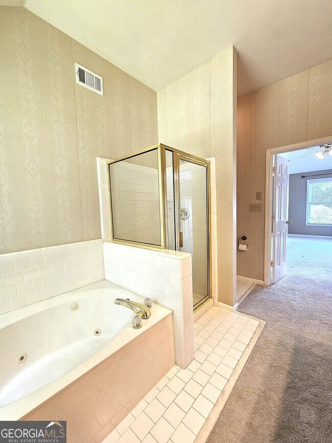 Building Photo - 10805 Pinewalk Forest Cir