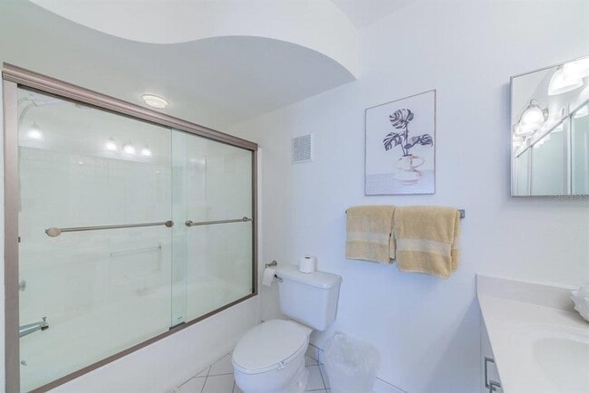 Building Photo - 6083 Bahia Del Mar Cir N