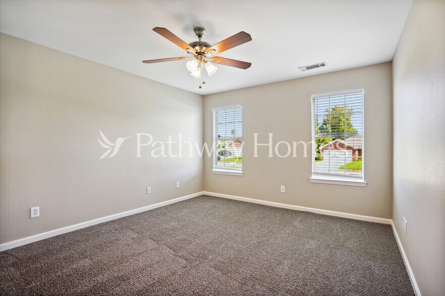 Building Photo - 310 Lakeview Trail