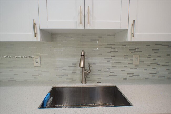 Building Photo - 12800 SW 43rd Dr