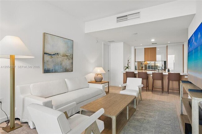 Building Photo - 2831 S Bayshore Dr