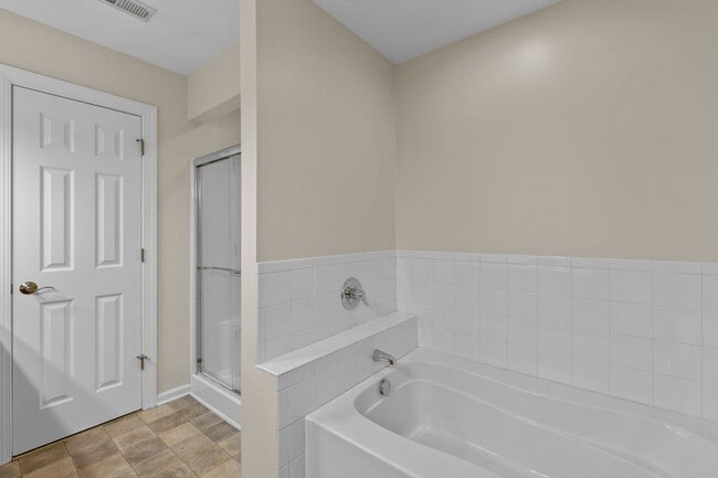 Building Photo - Beautiful 3-Bedroom Condo in Norfolk.