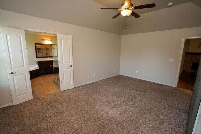 Building Photo - 3 Bed | 2 Bath in New Tulsa!