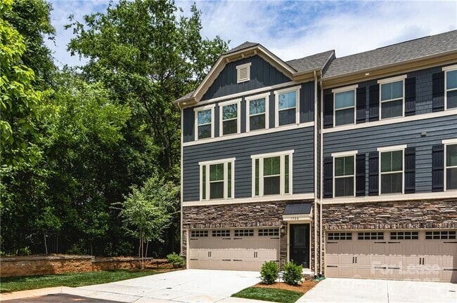 Building Photo - 1736 Town Oak Ln