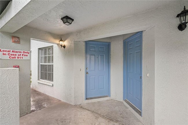 Building Photo - 7200 E Bank Dr