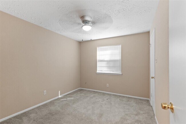 Building Photo - 4522 Mossygate Dr