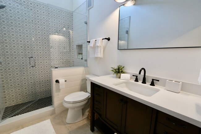 Building Photo - NEWLY Designed & Furnished Modern Farmhous...