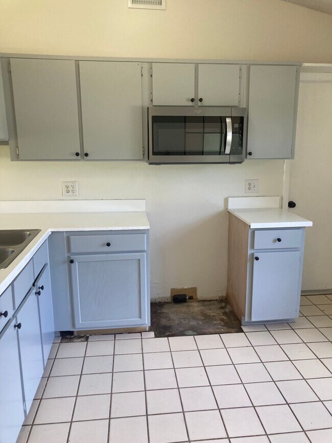 Building Photo - 2671 Bentley Dr