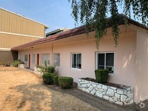 Building Photo - Fully Refreshed Westmoreland 3bd in Plex. ...