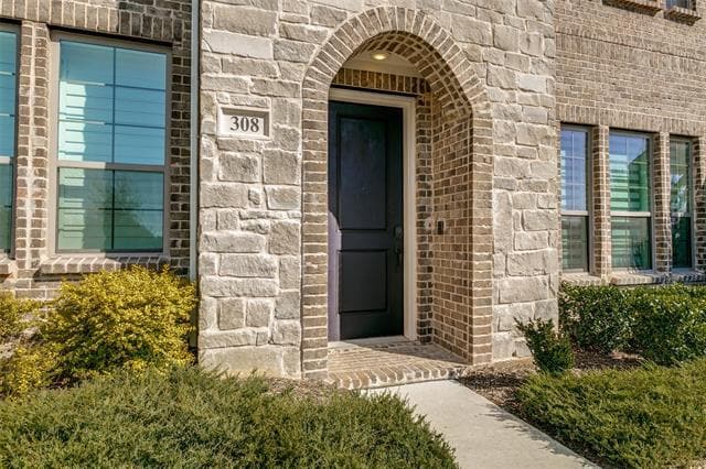 Building Photo - 308 Spring Hill Rd