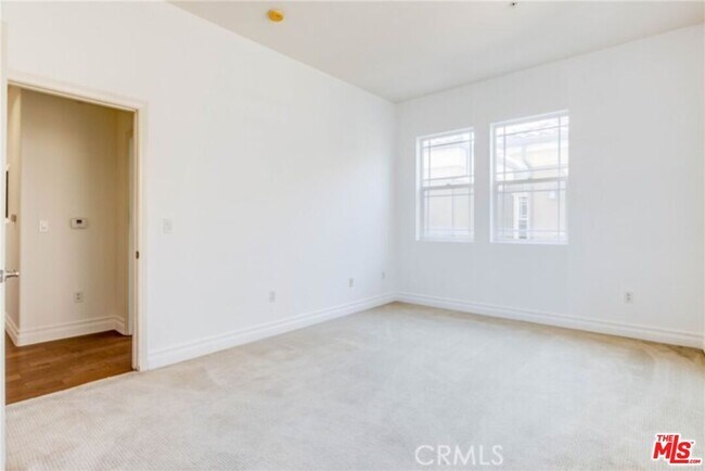 Building Photo - 917 S New Hampshire Ave