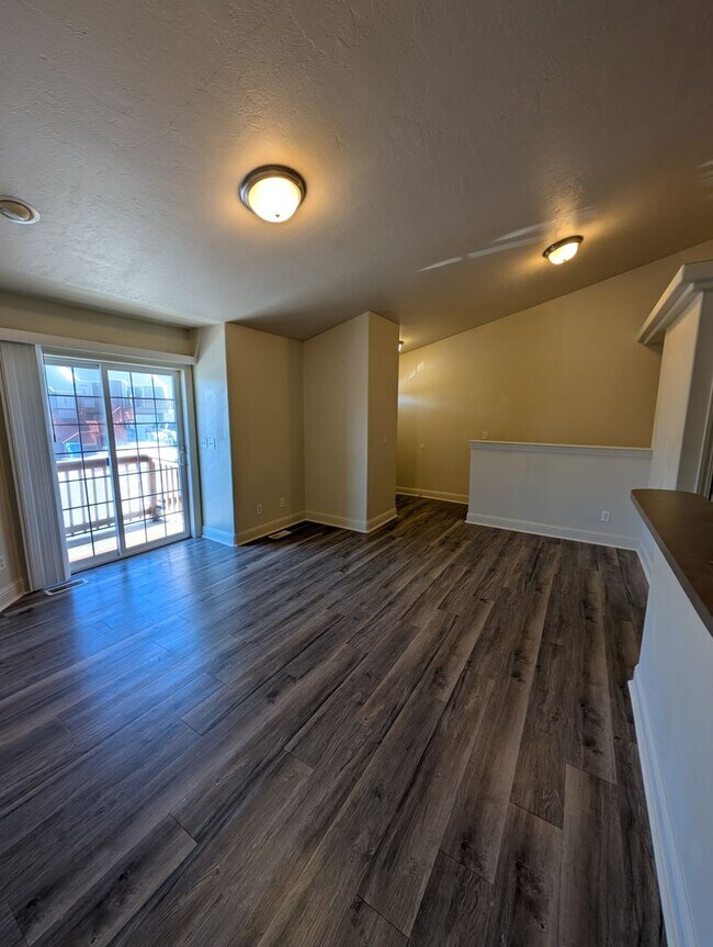 Building Photo - 286 La Valle Strada