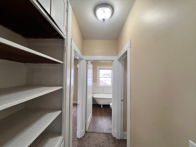 Building Photo - 1947 Sussex Pl