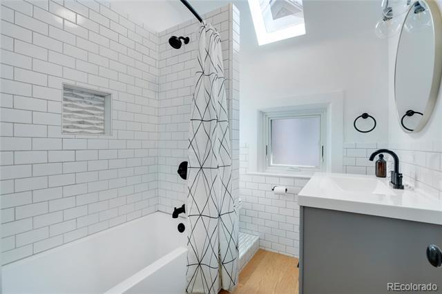 Building Photo - 1136 N Washington St