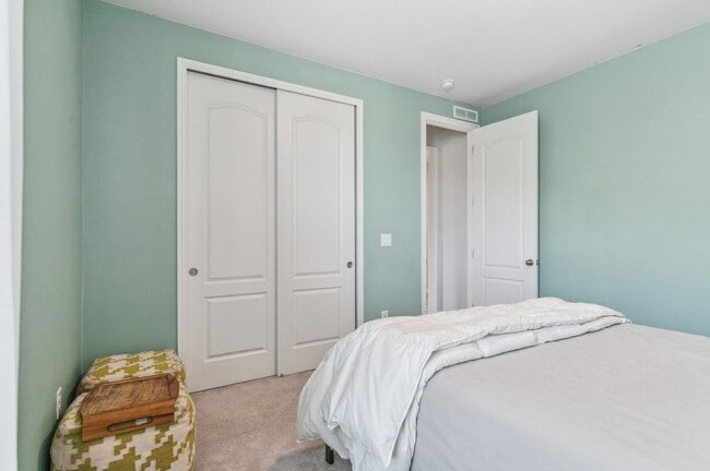 Building Photo - Stunning 4 Bedroom/ 3 Bath Home in Sterling Ranch