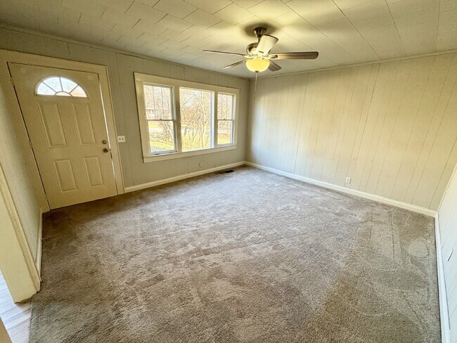 Building Photo - Reduced - Charming 3-Bed, 2-Bath Home in W...