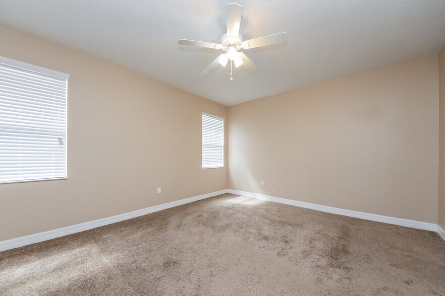 Building Photo - 2057 Bearing Ln