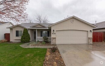 Building Photo - Welcome to this spacious 5-bedroom, 2-bath...