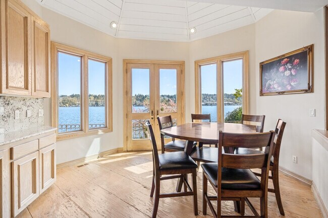 Building Photo - 6408 E Mercer Way