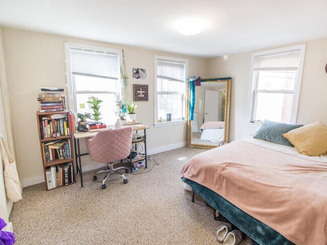 Building Photo - 123 Willow St