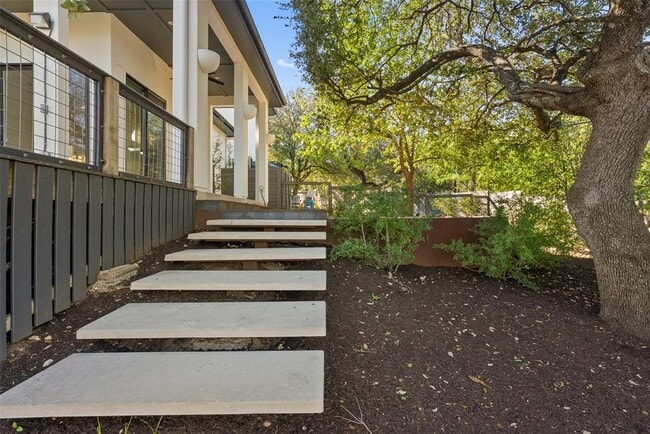 Building Photo - 1303 Azie Morton Rd