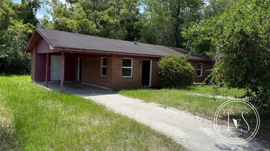Building Photo - Move-in ready NOW!