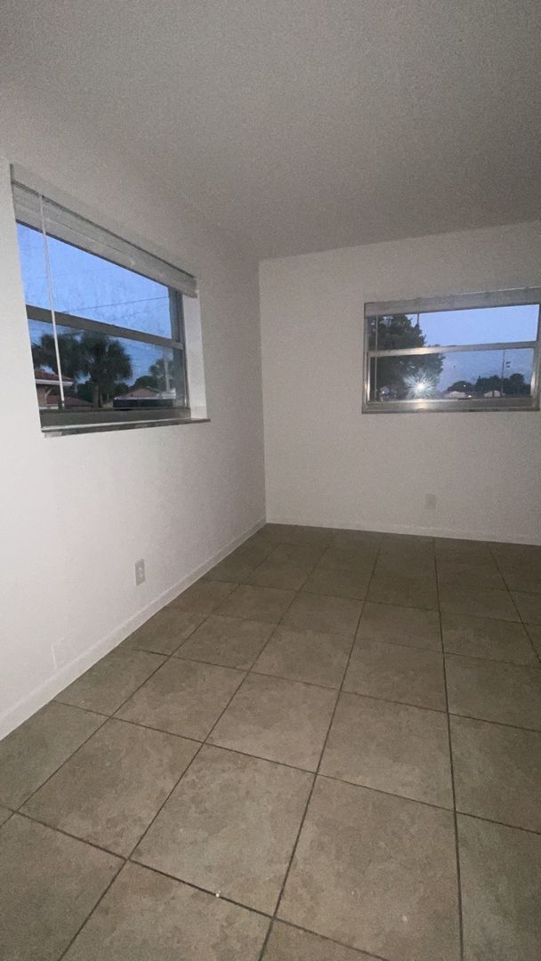 Building Photo - 3600 Riverside Dr