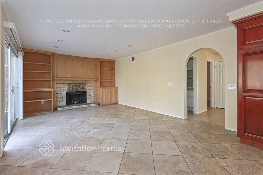 Building Photo - 20325 Calhaven Dr