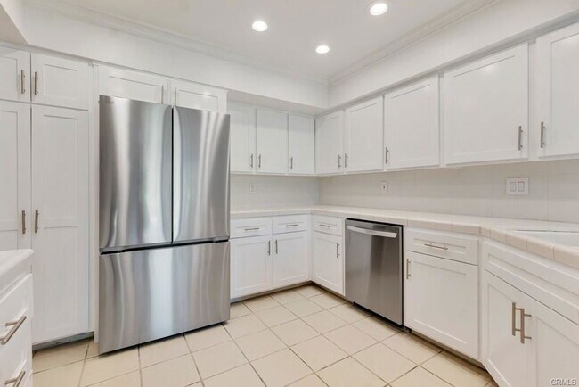 Building Photo - 4410 Park Jazmin