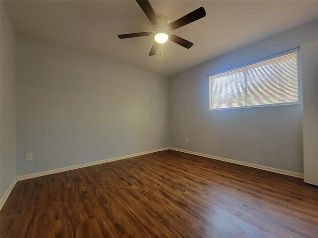 Building Photo - 1304 Glenda Dr