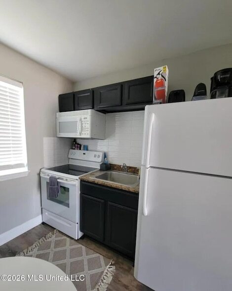 Building Photo - 1664 Beach Blvd