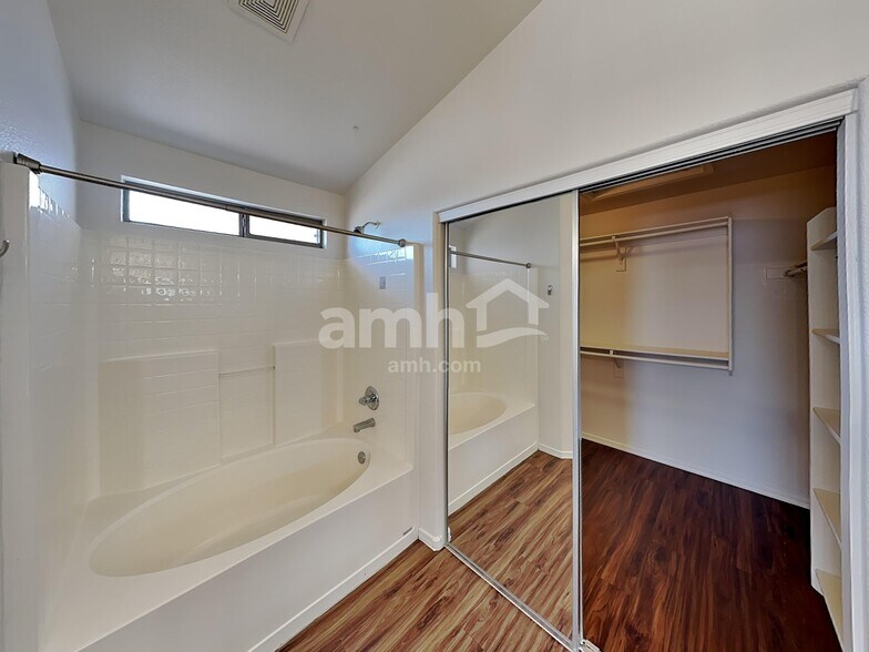 Building Photo - 2037 N 107th Dr