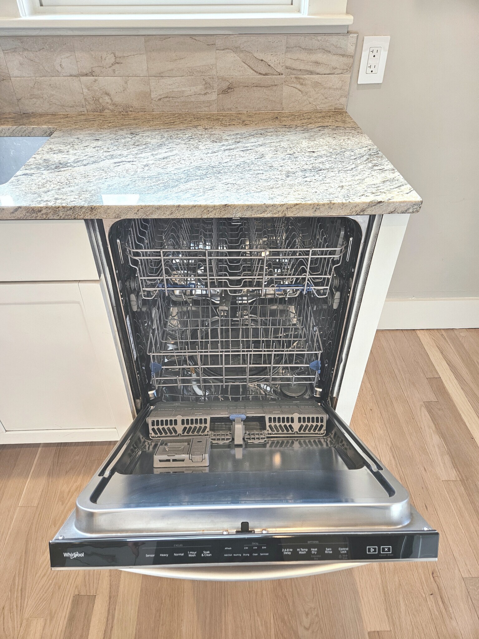 Building Photo - 70 Tufts St