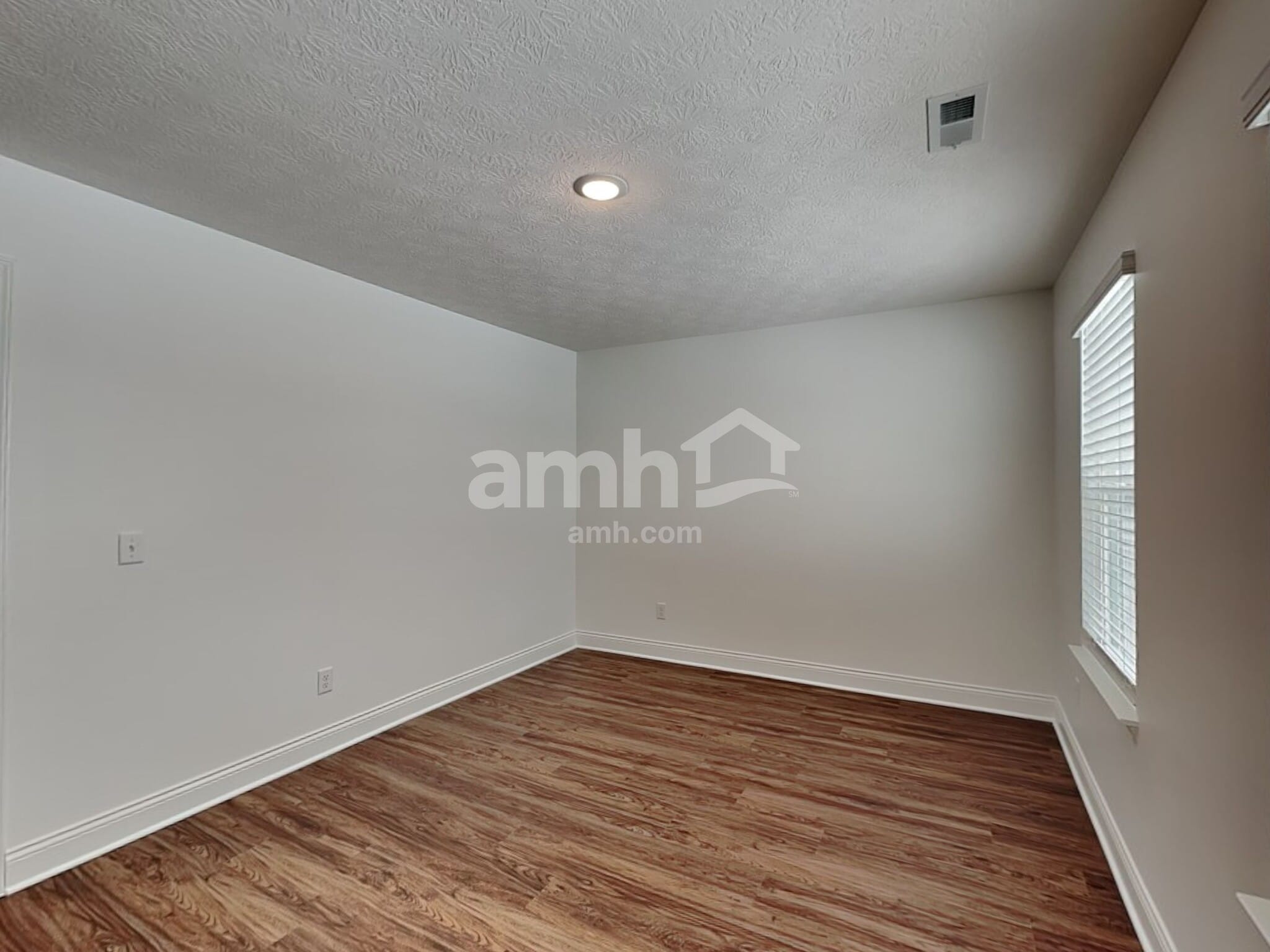 Building Photo - 886 Castor Dr