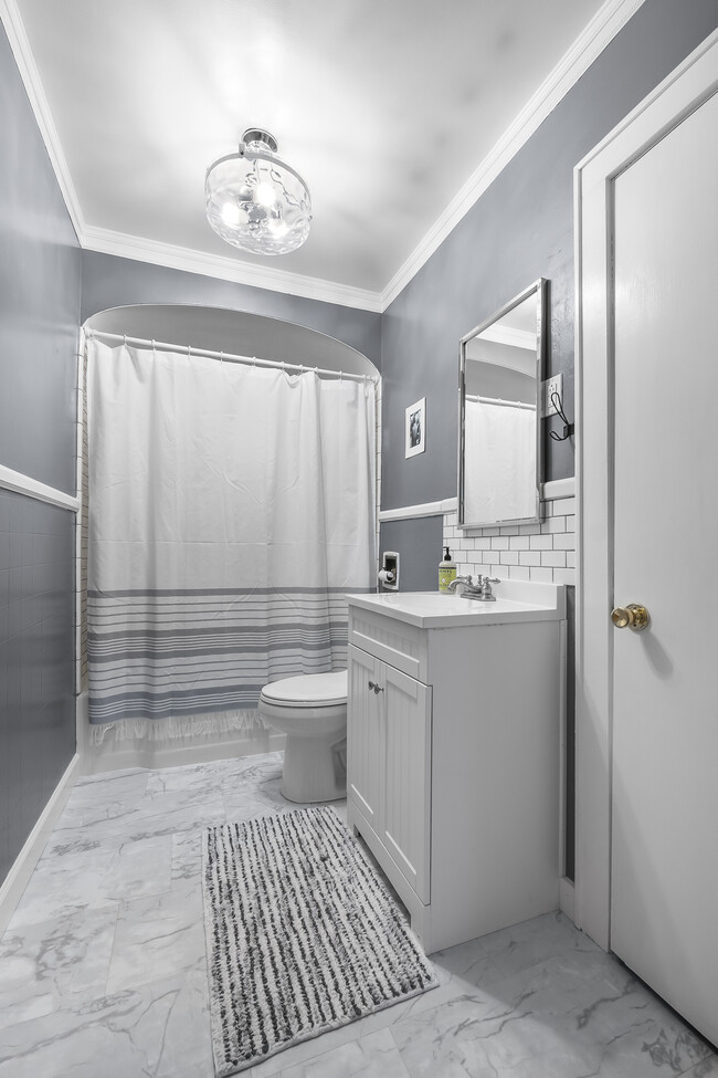 Hall Bath - 646 Highland Dr