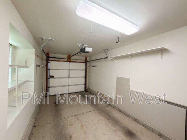 Building Photo - 443 Kent Dr