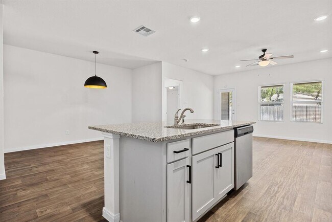 Building Photo - 1331 Camden Ln