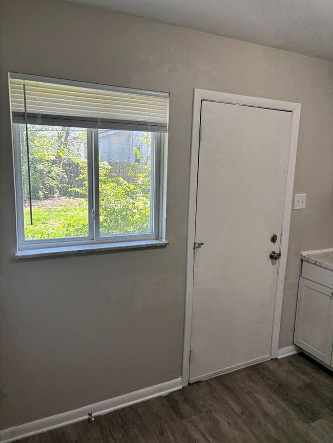 Building Photo - Comfortable Living in a Cozy 2-Bedroom Dup...