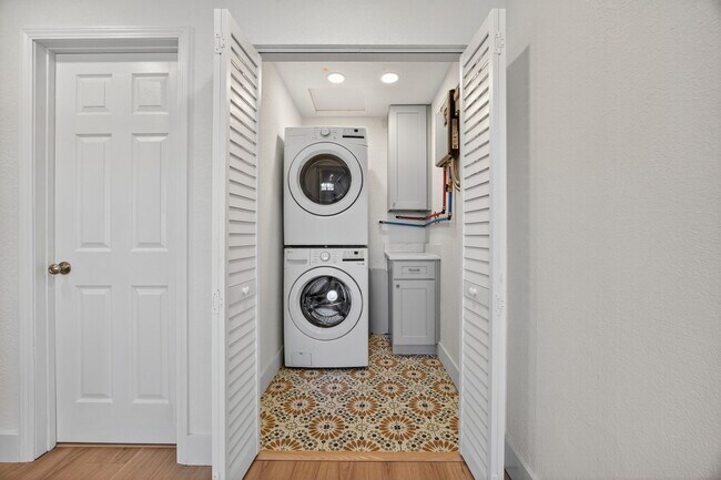 Building Photo - Completely Remodeled 3-Bedroom Home in Atl...